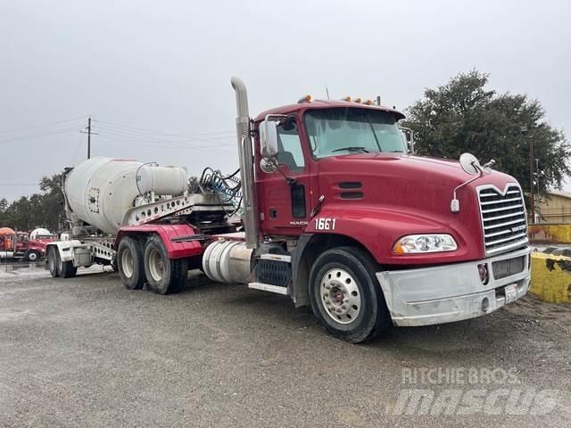 Mack CXU613 Τράκτορες