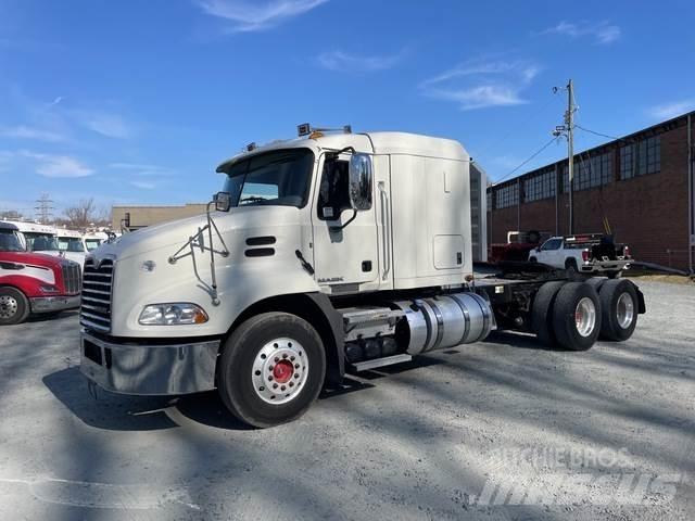 Mack CXU613 Τράκτορες
