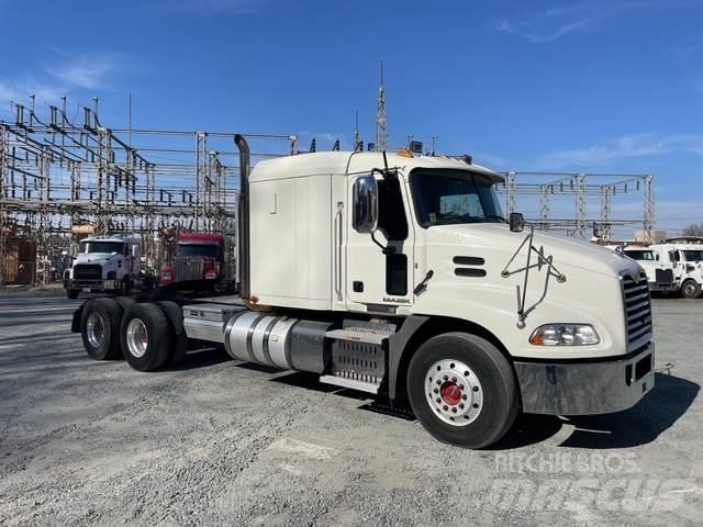 Mack CXU613 Τράκτορες