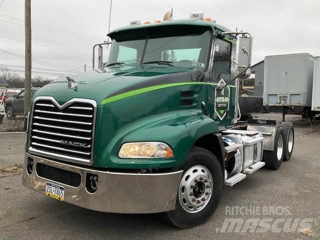 Mack CXU613 Τράκτορες