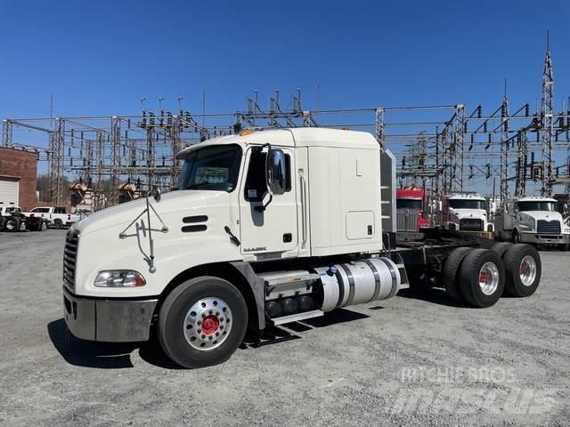 Mack CXU613 Τράκτορες