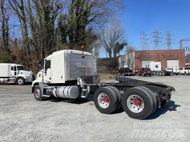 Mack CXU613 Τράκτορες