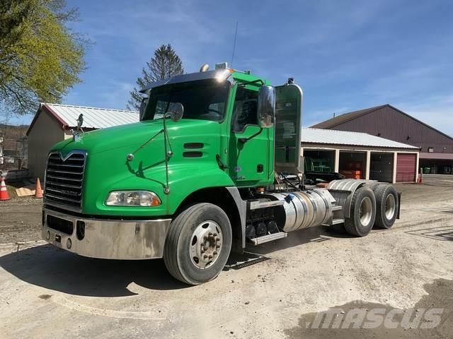 Mack CXU613 Τράκτορες