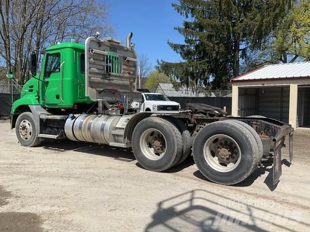 Mack CXU613 Τράκτορες
