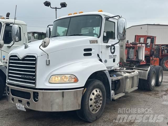 Mack CXU613 Τράκτορες