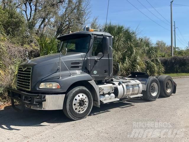 Mack CXU613 Τράκτορες