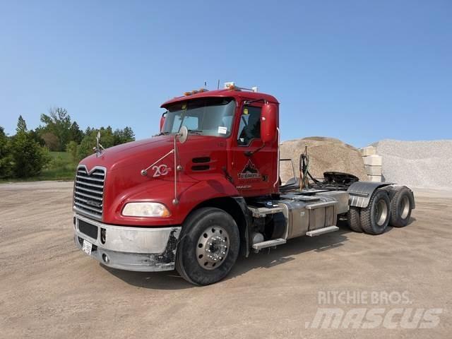 Mack CXU613 Τράκτορες