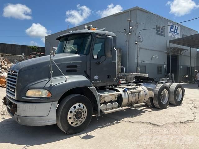 Mack CXU613 Τράκτορες