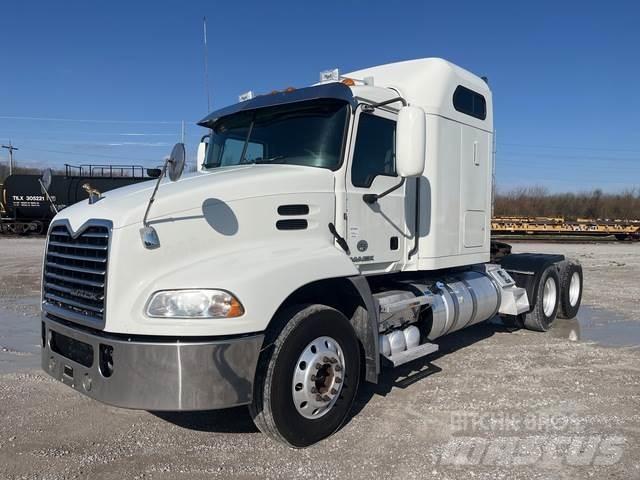 Mack CXU613 Τράκτορες