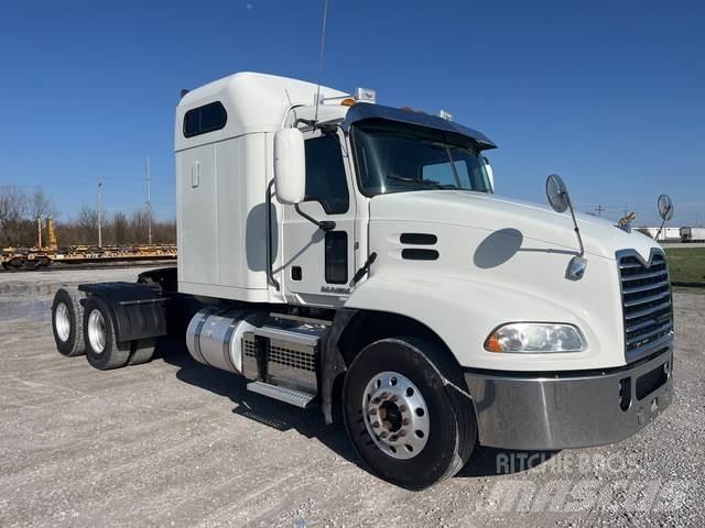 Mack CXU613 Τράκτορες