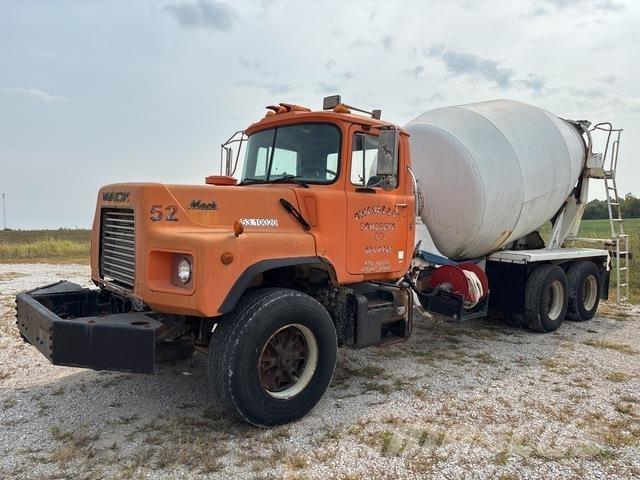 Mack DM690 Βυτία νερού