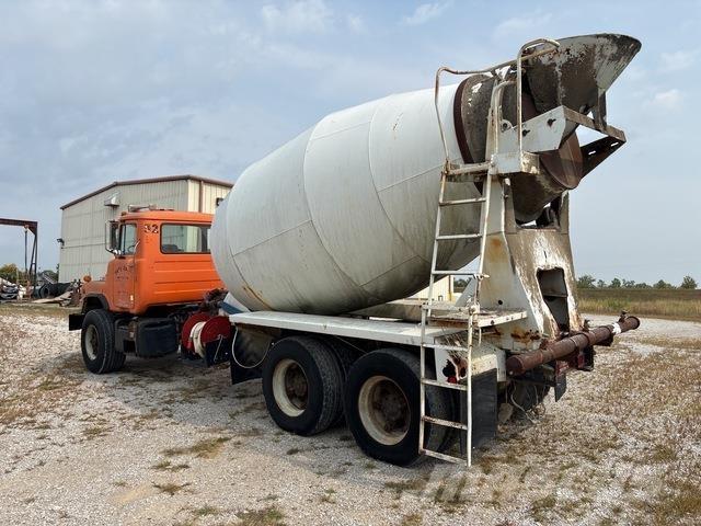 Mack DM690 Βυτία νερού