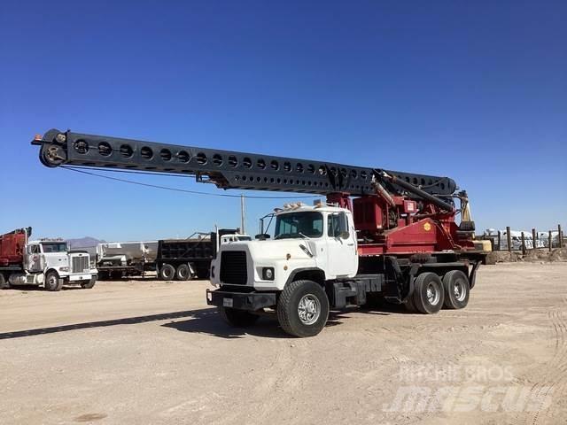 Mack DM690S Κινητά φορτηγά γεωτρήσεων