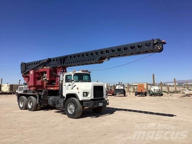 Mack DM690S Κινητά φορτηγά γεωτρήσεων