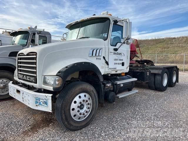 Mack GU713 Τράκτορες