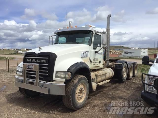Mack GU713 Τράκτορες
