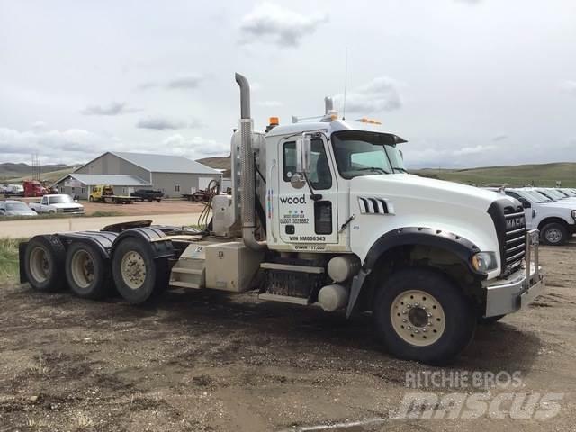 Mack GU713 Τράκτορες