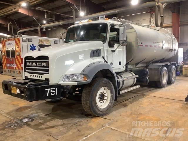 Mack GU813 Βυτία νερού