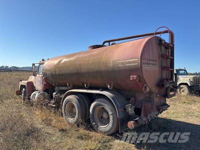 Mack R688ST Βυτία νερού