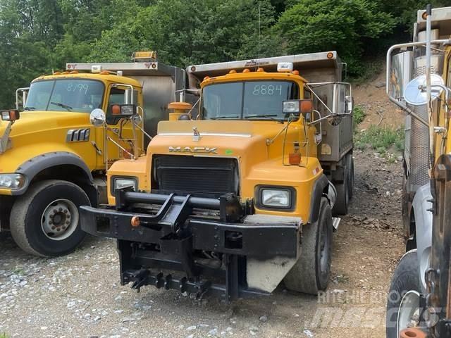 Mack RD688S Διαστρωτήρες άμμου και αλατιού