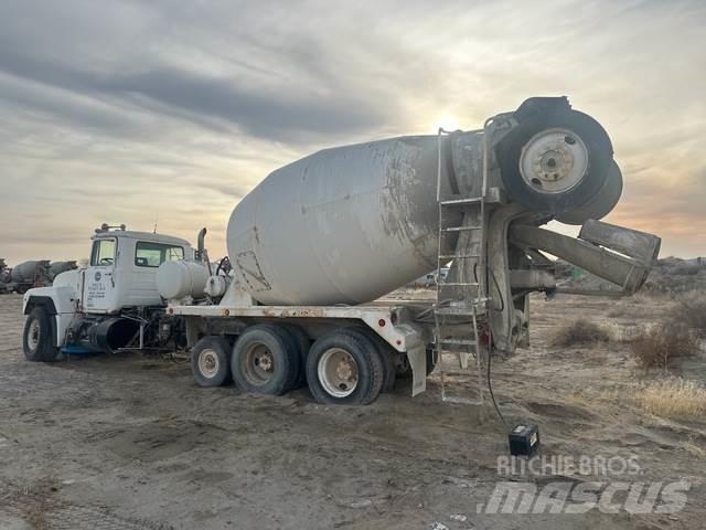 Mack RD690S Άλλα Φορτηγά