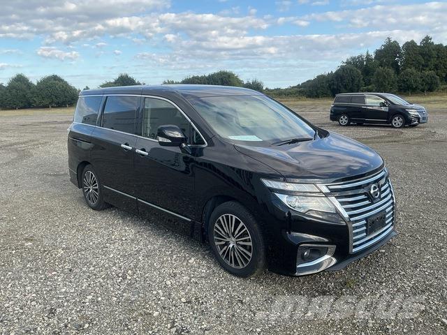 Nissan Elgrand Μίνι λεωφορεία