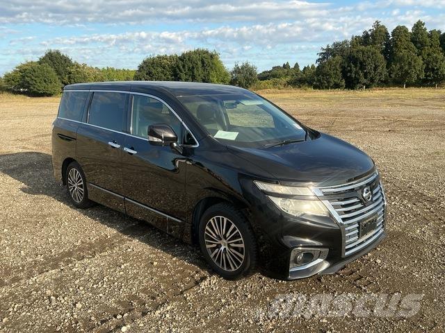 Nissan Elgrand Μίνι λεωφορεία