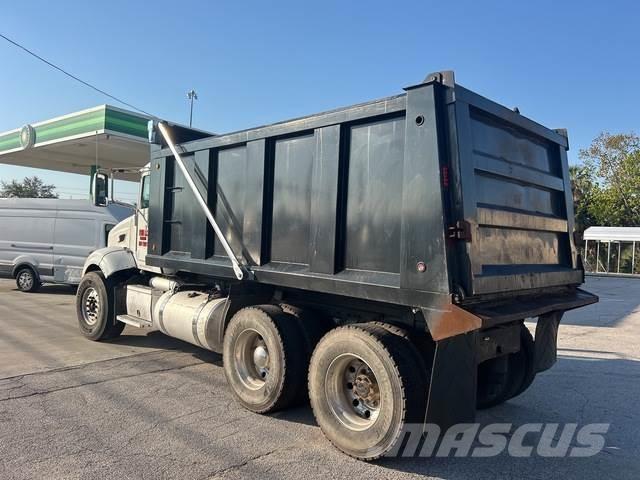 Peterbilt 384 Φορτηγά Ανατροπή