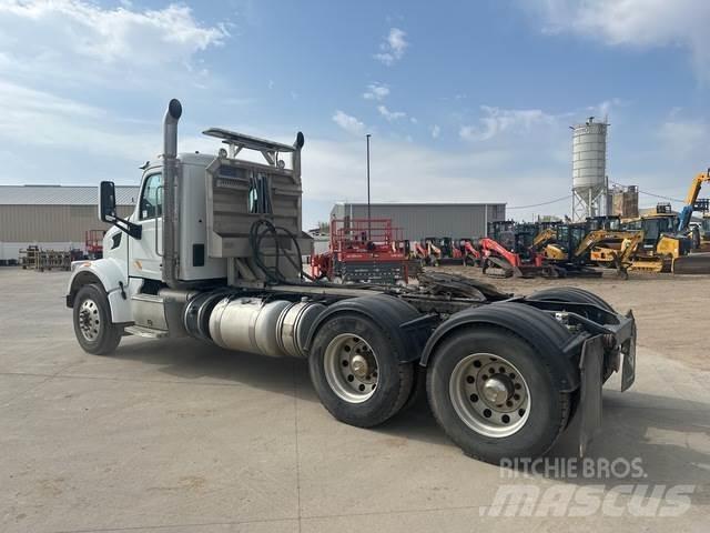 Peterbilt 567 Τράκτορες