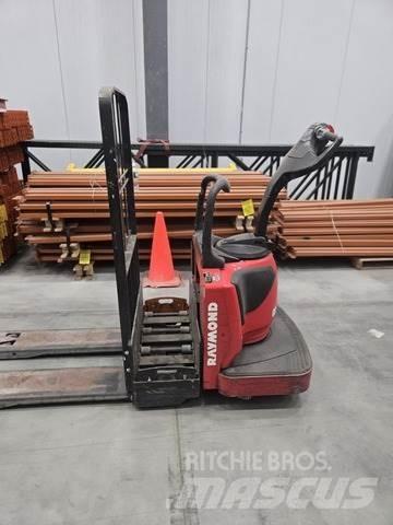 Raymond 8410 Χειροκίνητο ανυψωτικό αμαξίδιο
