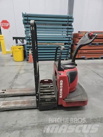 Raymond 8410 Χειροκίνητο ανυψωτικό αμαξίδιο