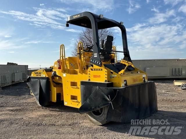 Sakai GW745 Κύλινδροι με επίσωτρα με αέρα