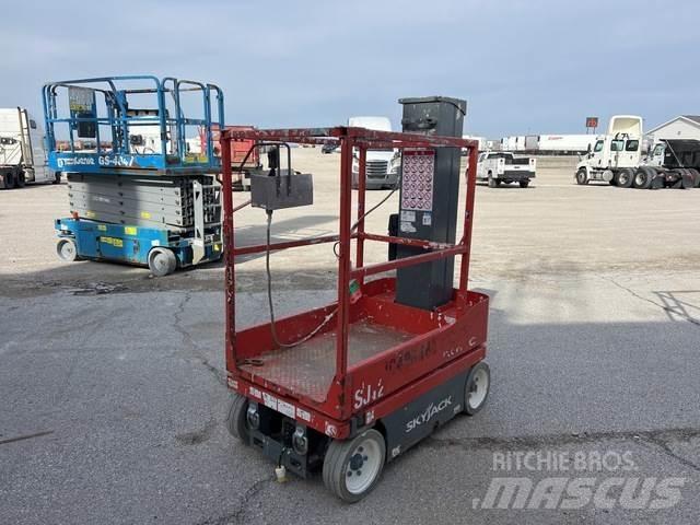 SkyJack SJ12 Ανυψωτήρες με κατακόρυφους πυλώνες