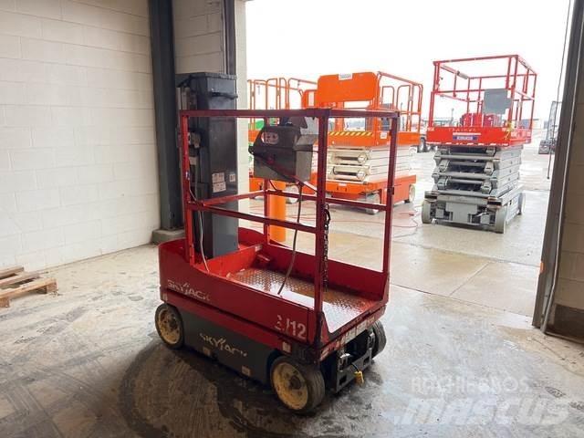 SkyJack SJ12 Ανυψωτήρες με κατακόρυφους πυλώνες