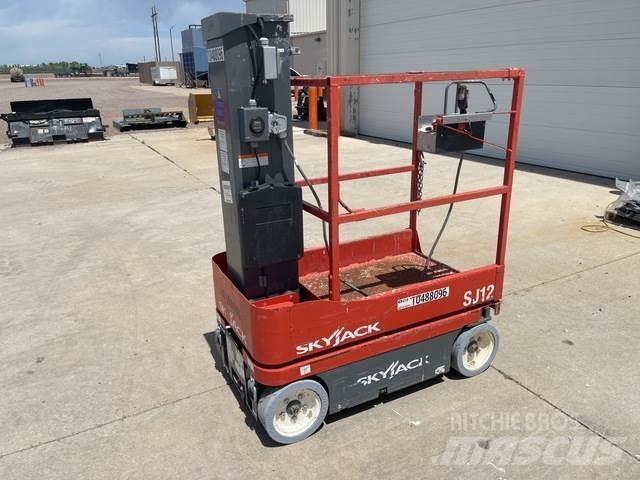 SkyJack SJ12 Ανυψωτήρες με κατακόρυφους πυλώνες
