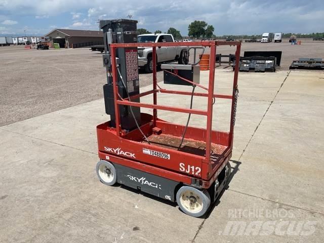 SkyJack SJ12 Ανυψωτήρες με κατακόρυφους πυλώνες