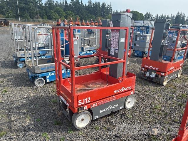 SkyJack SJ12 Ανυψωτήρες με κατακόρυφους πυλώνες