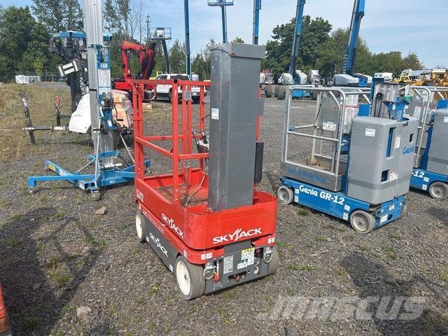 SkyJack SJ12 Ανυψωτήρες με κατακόρυφους πυλώνες