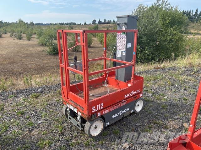SkyJack SJ12 Ανυψωτήρες με κατακόρυφους πυλώνες