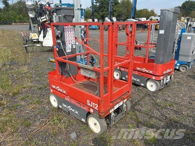 SkyJack SJ12 Ανυψωτήρες με κατακόρυφους πυλώνες