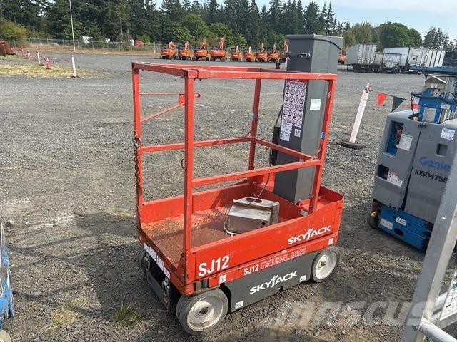 SkyJack SJ12 Ανυψωτήρες με κατακόρυφους πυλώνες