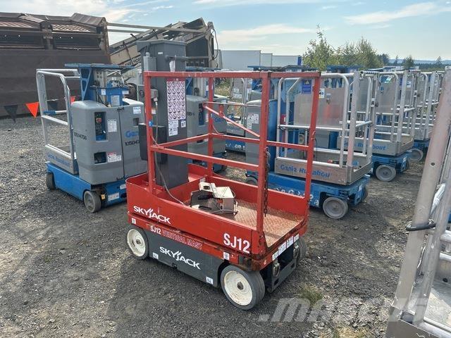 SkyJack SJ12 Ανυψωτήρες με κατακόρυφους πυλώνες