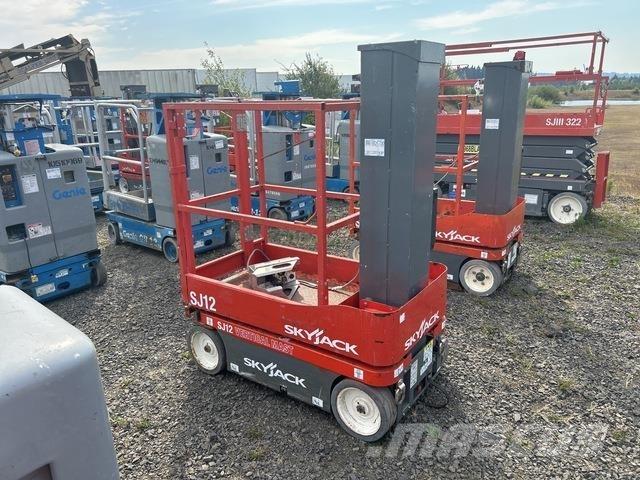 SkyJack SJ12 Ανυψωτήρες με κατακόρυφους πυλώνες