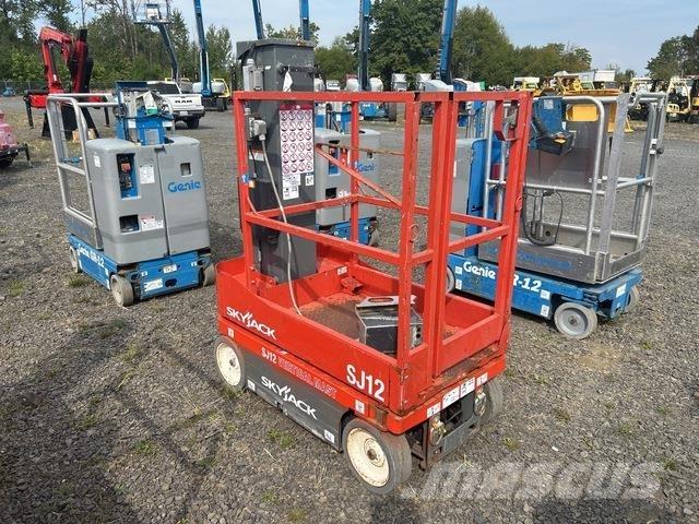 SkyJack SJ12 Ανυψωτήρες με κατακόρυφους πυλώνες