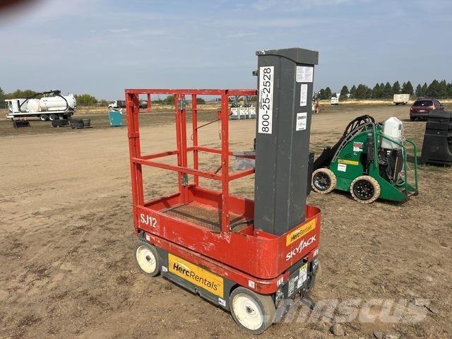 SkyJack SJ12 Ανυψωτήρες με κατακόρυφους πυλώνες