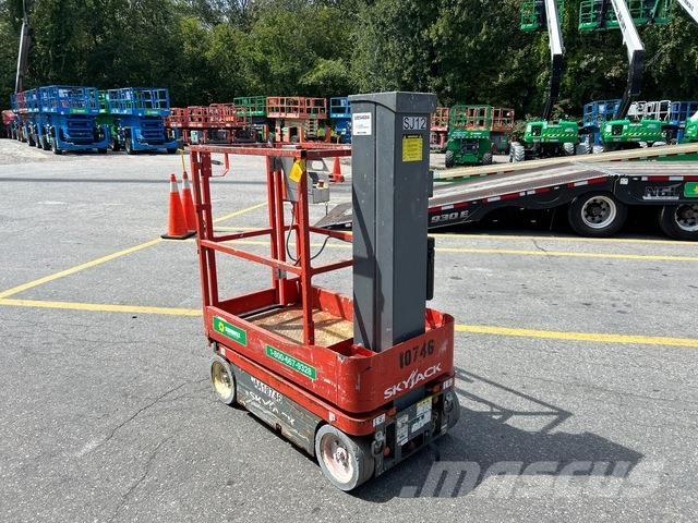 SkyJack SJ12 Ανυψωτήρες με κατακόρυφους πυλώνες
