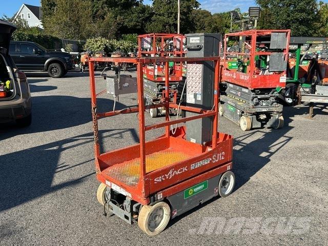 SkyJack SJ12 Ανυψωτήρες με κατακόρυφους πυλώνες