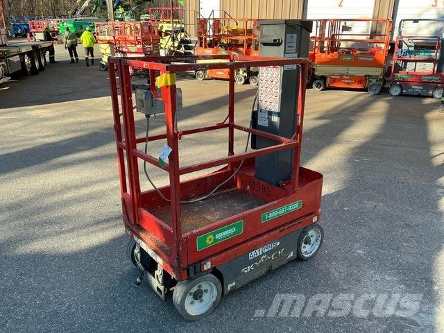 SkyJack SJ12 Ανυψωτήρες με κατακόρυφους πυλώνες