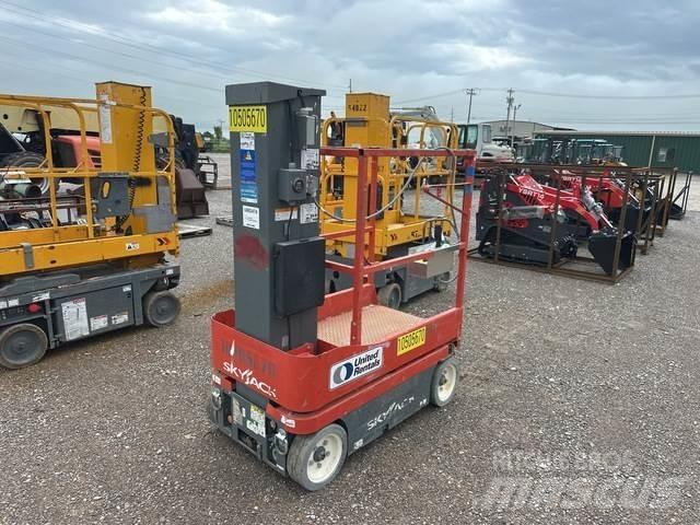 SkyJack SJ16 Ανυψωτήρες με κατακόρυφους πυλώνες