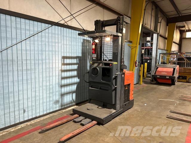 Toyota 7BPUE15 Περονοφόρο ανυψωτικό συλλογής παραγγελιών μεσαίου ύψους